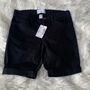 The children’s place size 5 black shorts